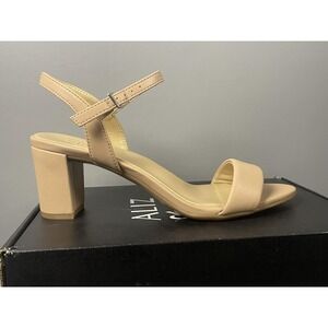 Naturalizer Sandals Womens Size 10 Beige Bristol Slingback Block Heel Shoes